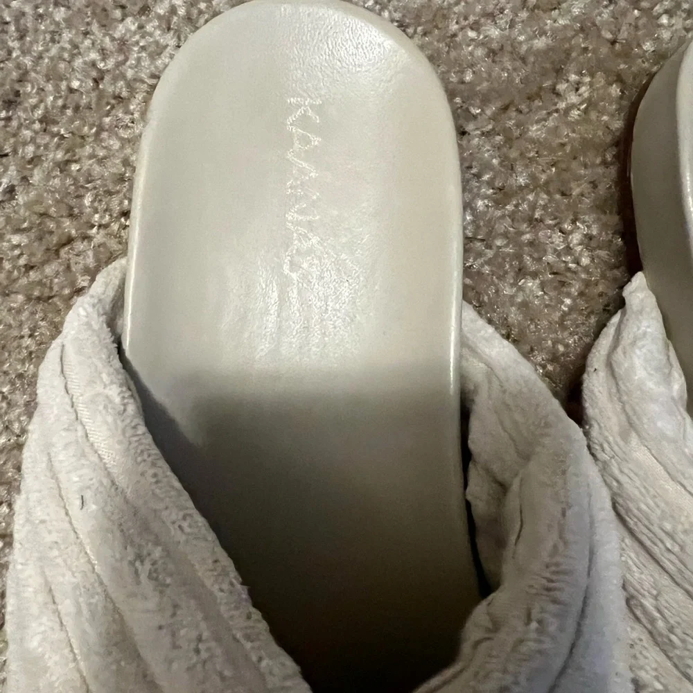 KAANAS Sinatra Slides ivory 9 soft velour‎